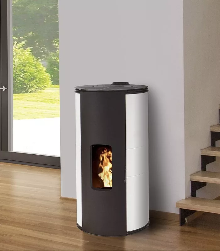 Le GIULIA 9 concentrique étanche, flamme verte et éco design de fabrication italienne a un très haut rendement (93.30%)